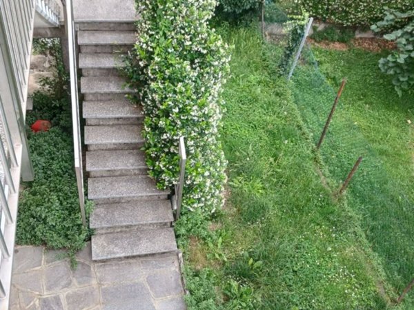 casa indipendente in affitto ad Erba