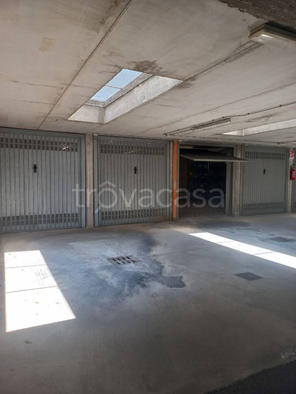 locale commerciale in affitto ad Erba
