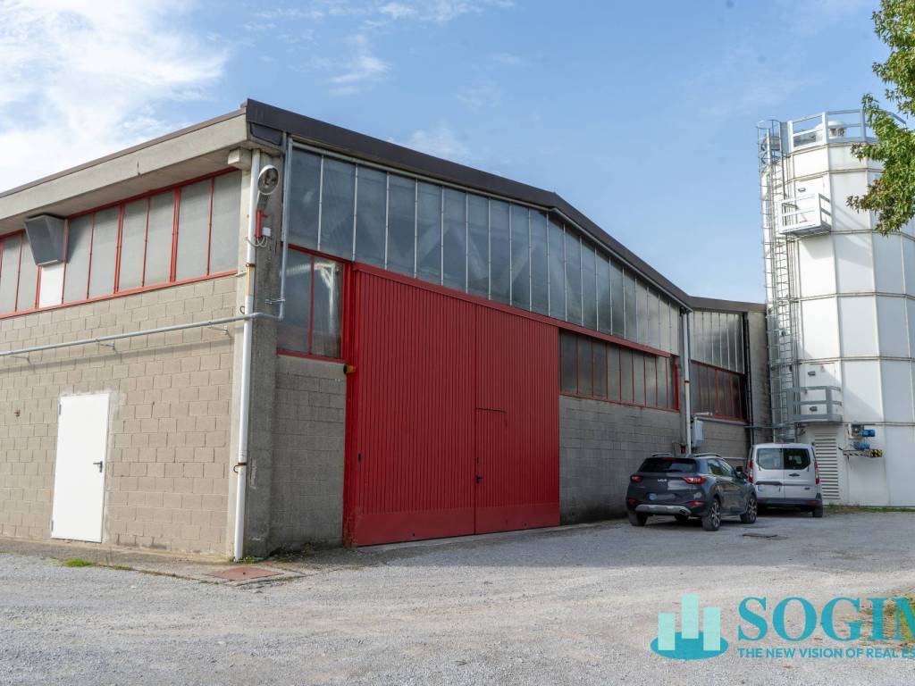 locale commerciale in affitto a Figino Serenza