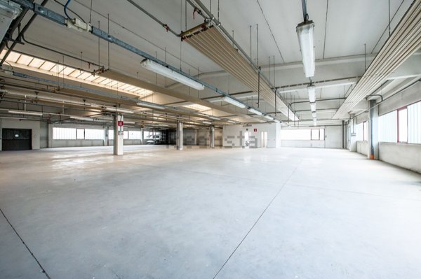 capannone in affitto a Figino Serenza