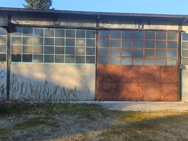 locale commerciale in affitto a Figino Serenza