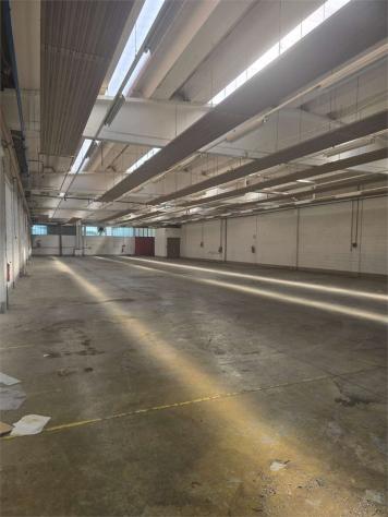 locale commerciale in affitto a Figino Serenza