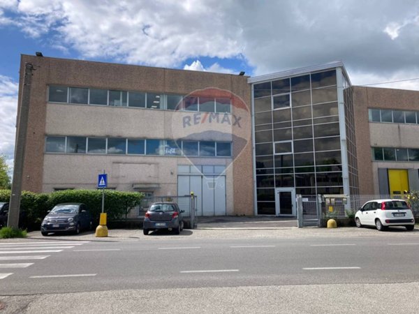 locale commerciale in affitto a Fino Mornasco