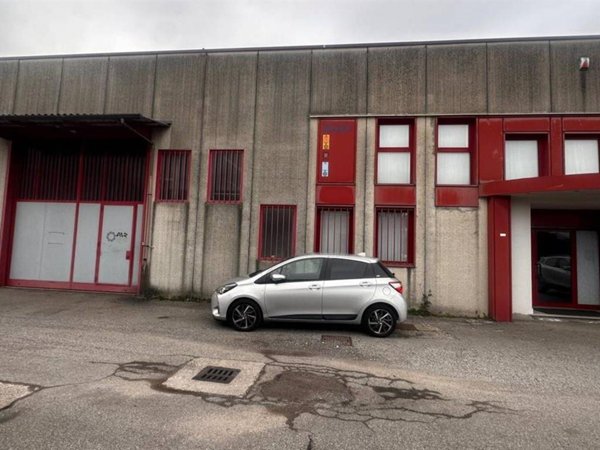 locale commerciale in affitto a Fino Mornasco