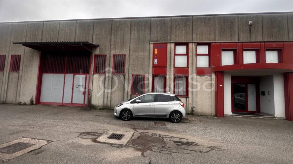 locale commerciale in affitto a Fino Mornasco