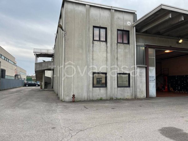 locale commerciale in affitto a Fino Mornasco