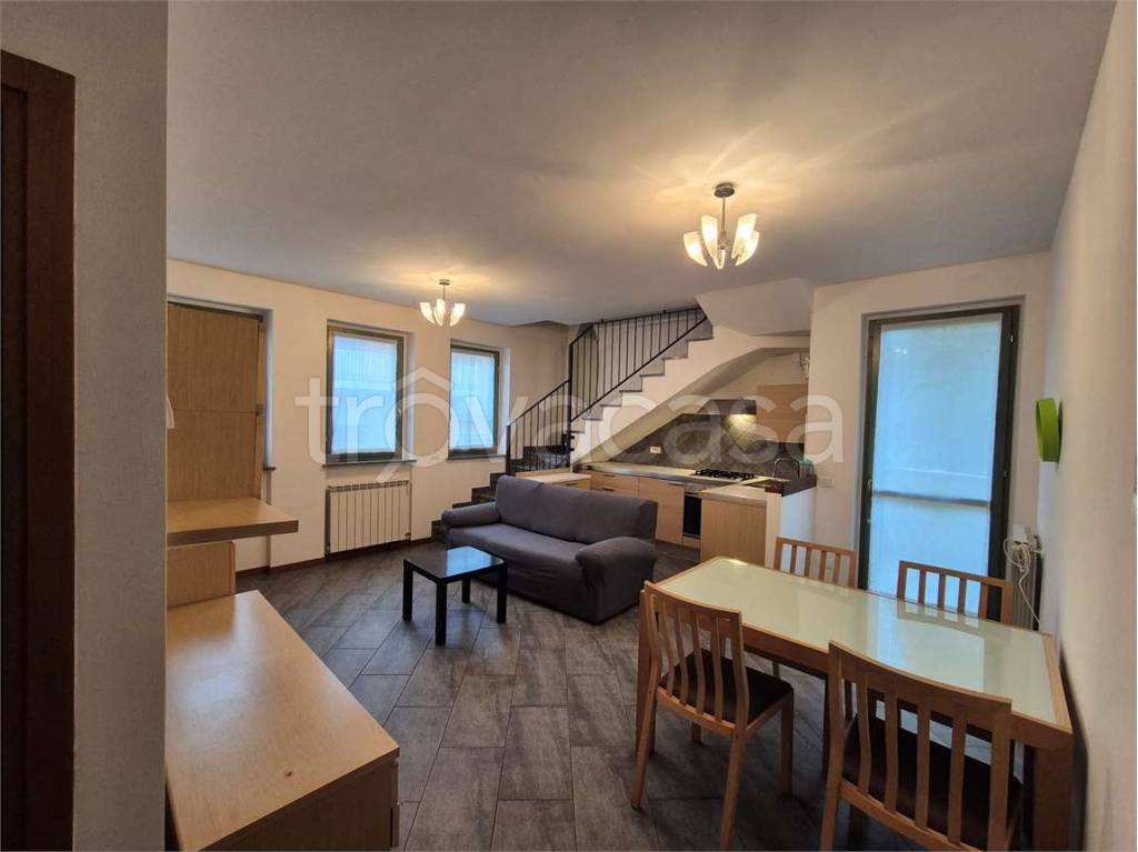 appartamento in affitto a Fino Mornasco