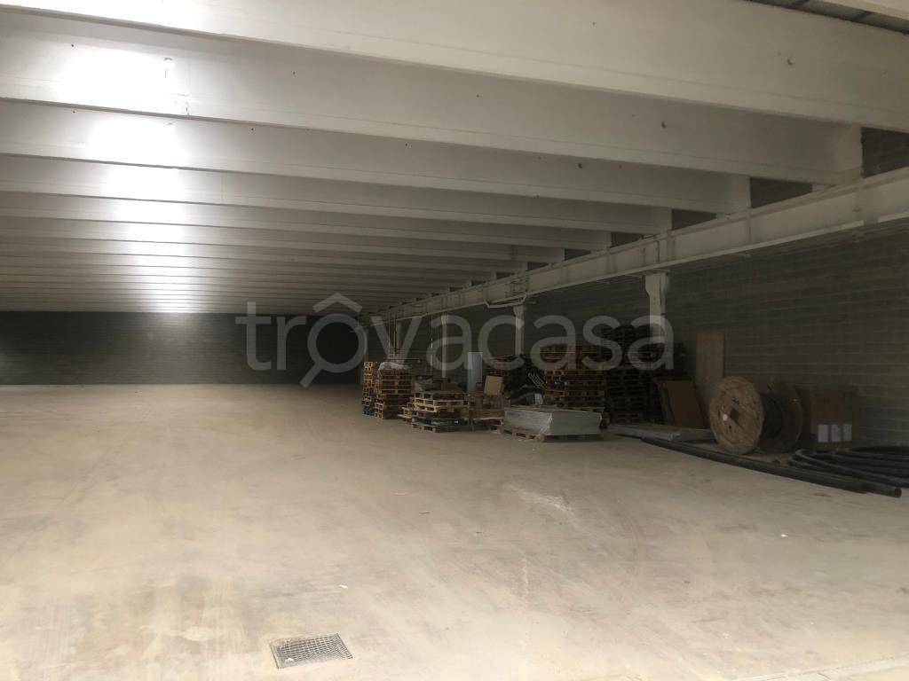 locale commerciale in affitto a Fino Mornasco