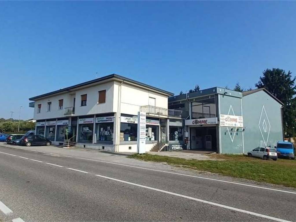 negozio in affitto a Fino Mornasco