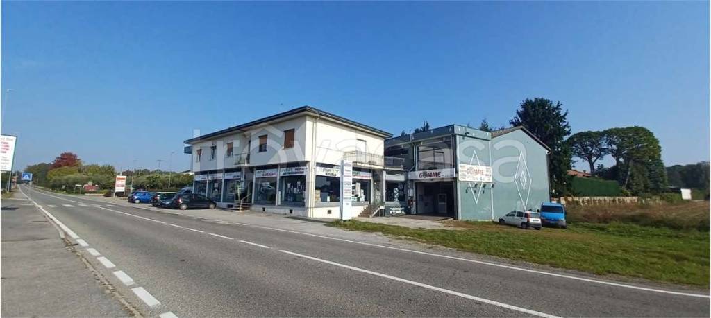 negozio in affitto a Fino Mornasco