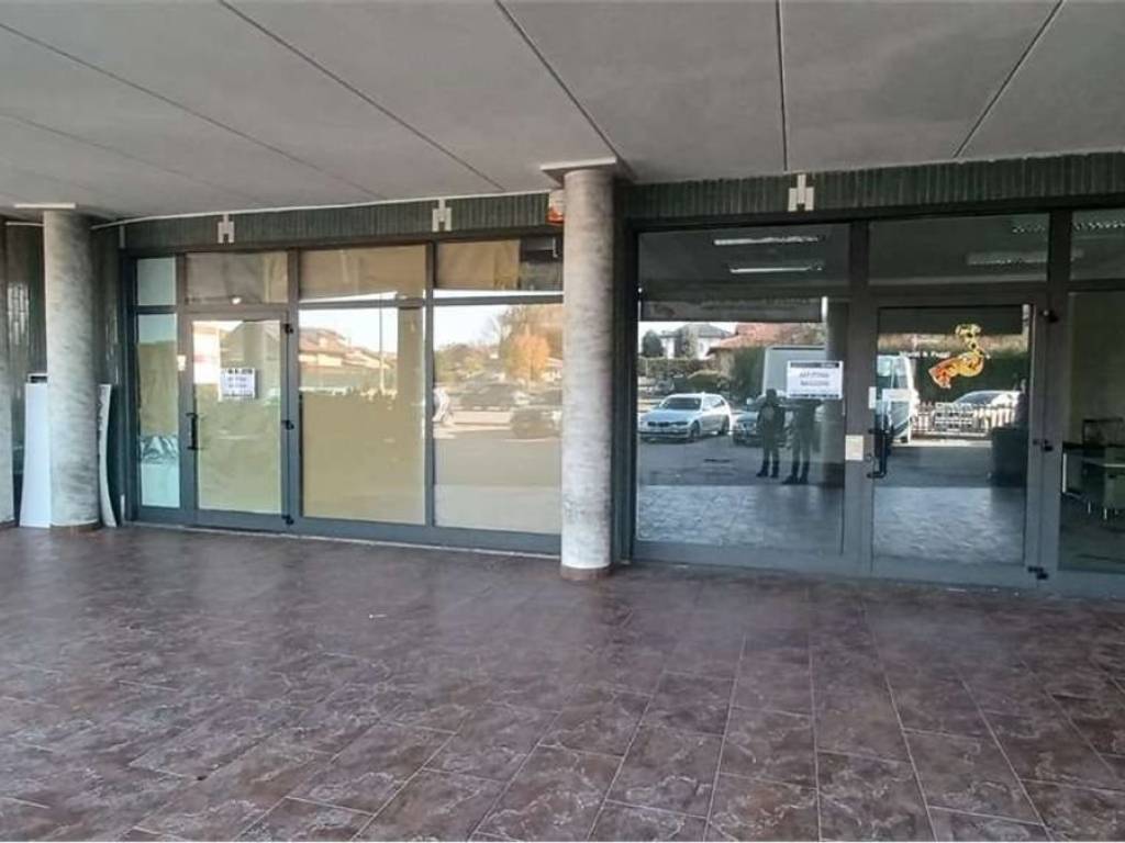 negozio in affitto a Fino Mornasco