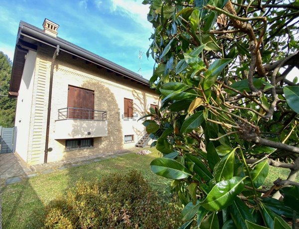 casa indipendente in affitto a Fino Mornasco