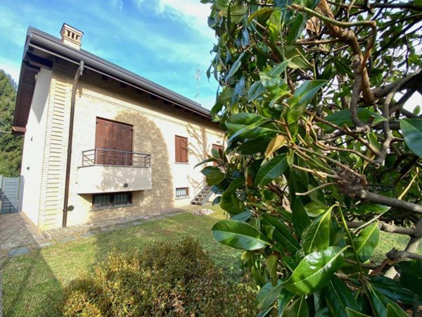 casa indipendente in affitto a Fino Mornasco