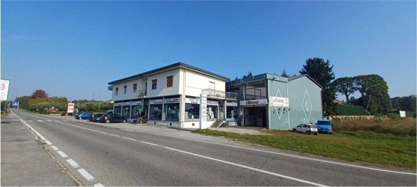 locale commerciale in affitto a Fino Mornasco