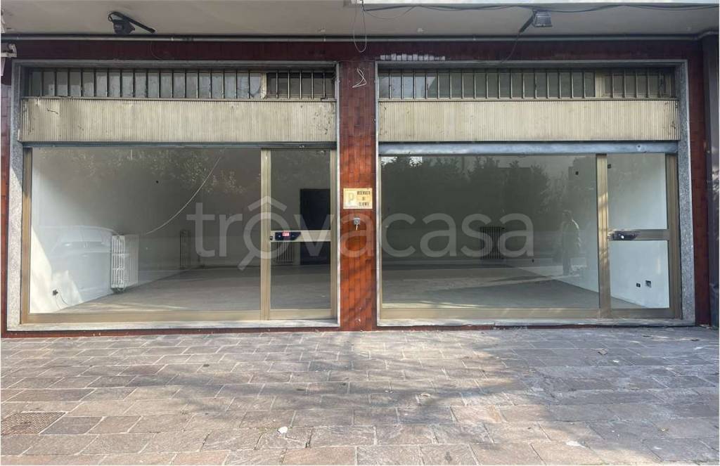negozio in affitto a Fino Mornasco