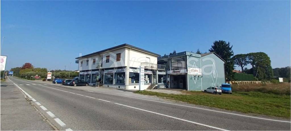negozio in affitto a Fino Mornasco