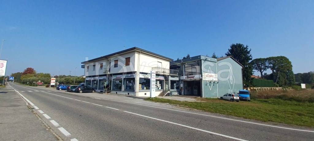 negozio in affitto a Fino Mornasco