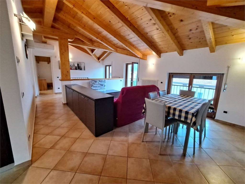 appartamento in affitto a Gera Lario