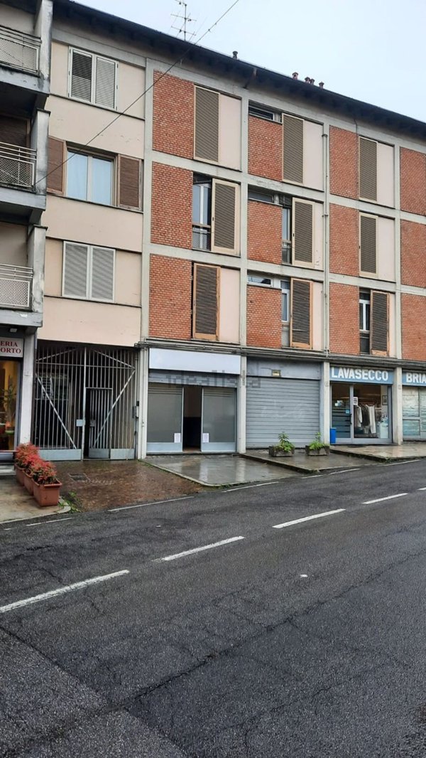 negozio in affitto ad Inverigo