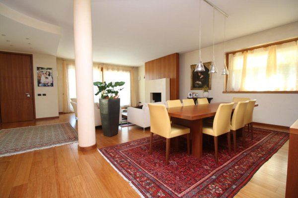 casa indipendente in affitto ad Inverigo