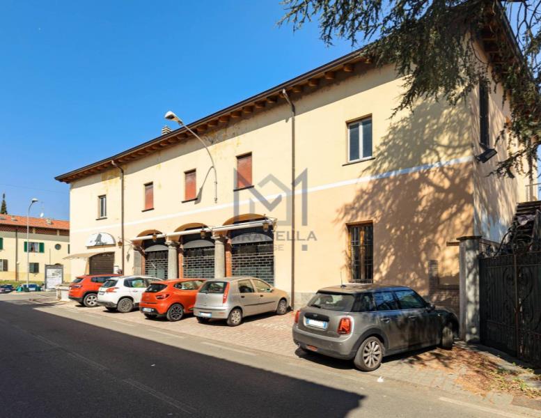 negozio in affitto ad Inverigo