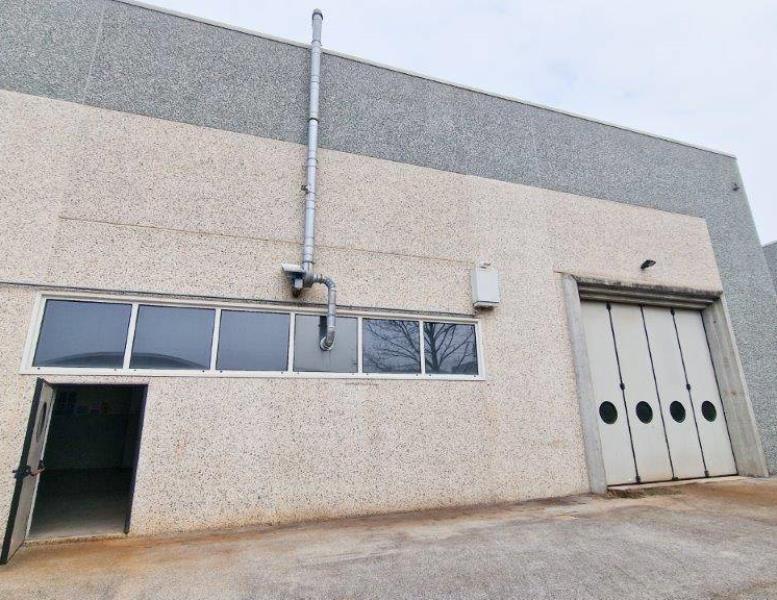 locale commerciale in affitto ad Inverigo