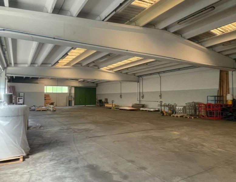 locale commerciale in affitto ad Inverigo