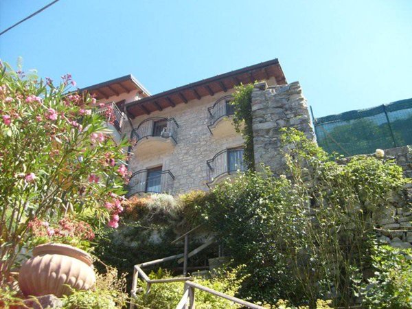 appartamento in affitto a Lezzeno