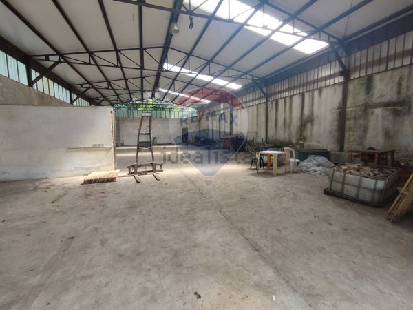 locale commerciale in affitto a Lipomo