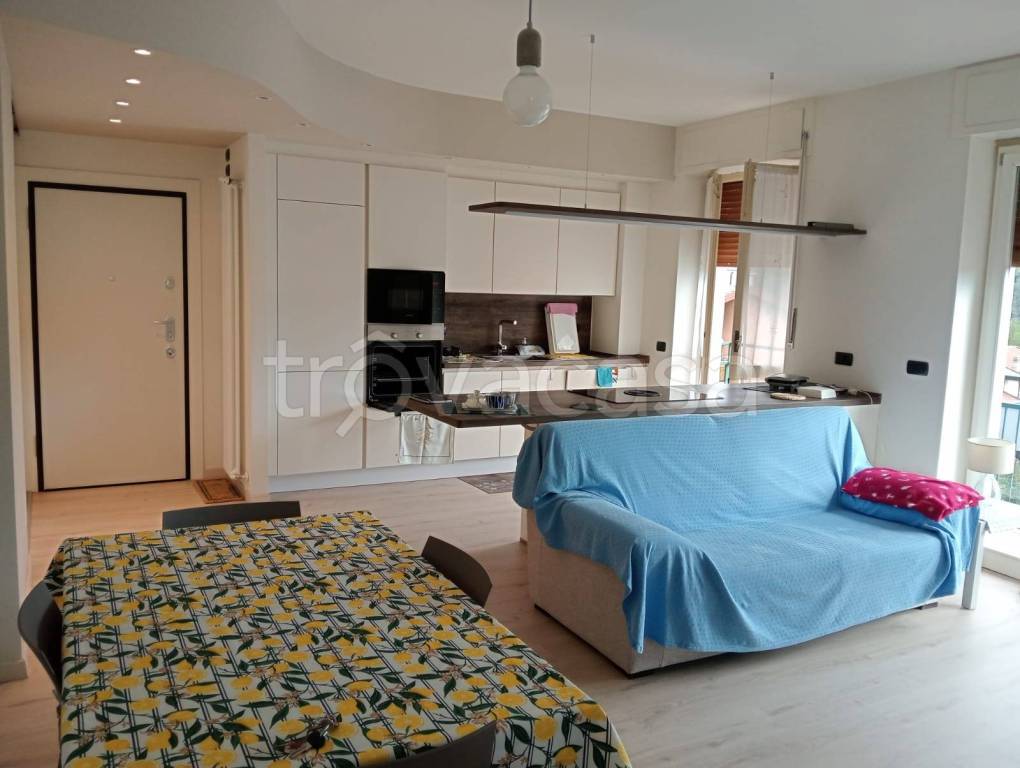 appartamento in affitto a Lipomo