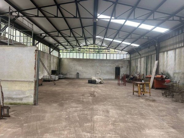 locale commerciale in affitto a Lipomo