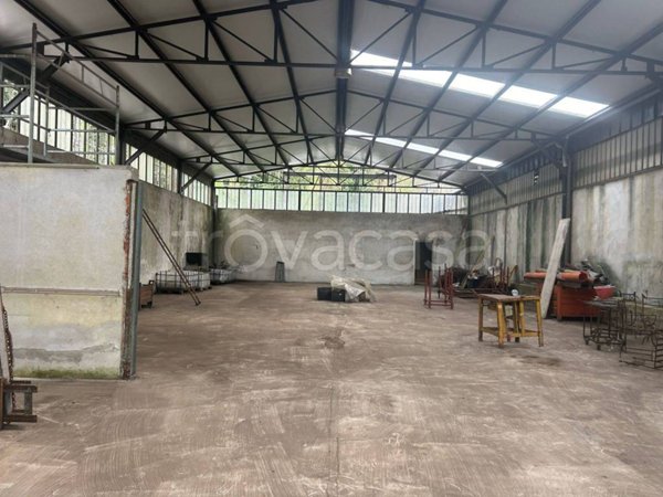 locale commerciale in affitto a Lipomo