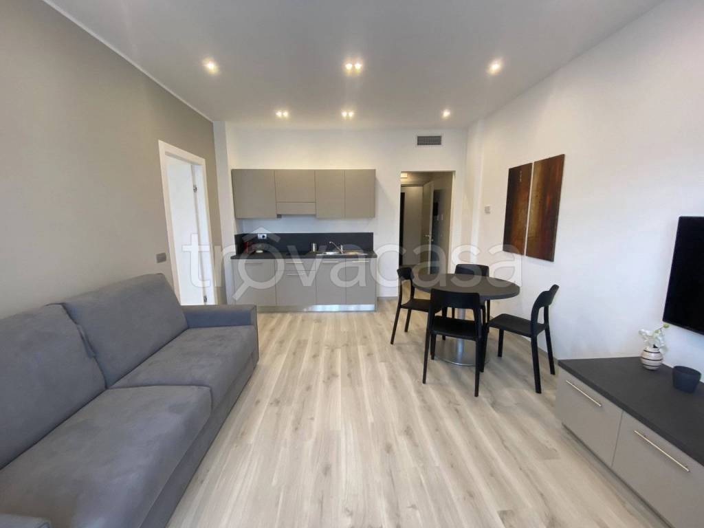 appartamento in affitto a Lipomo