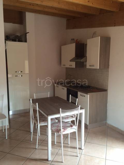 appartamento in affitto a Lipomo