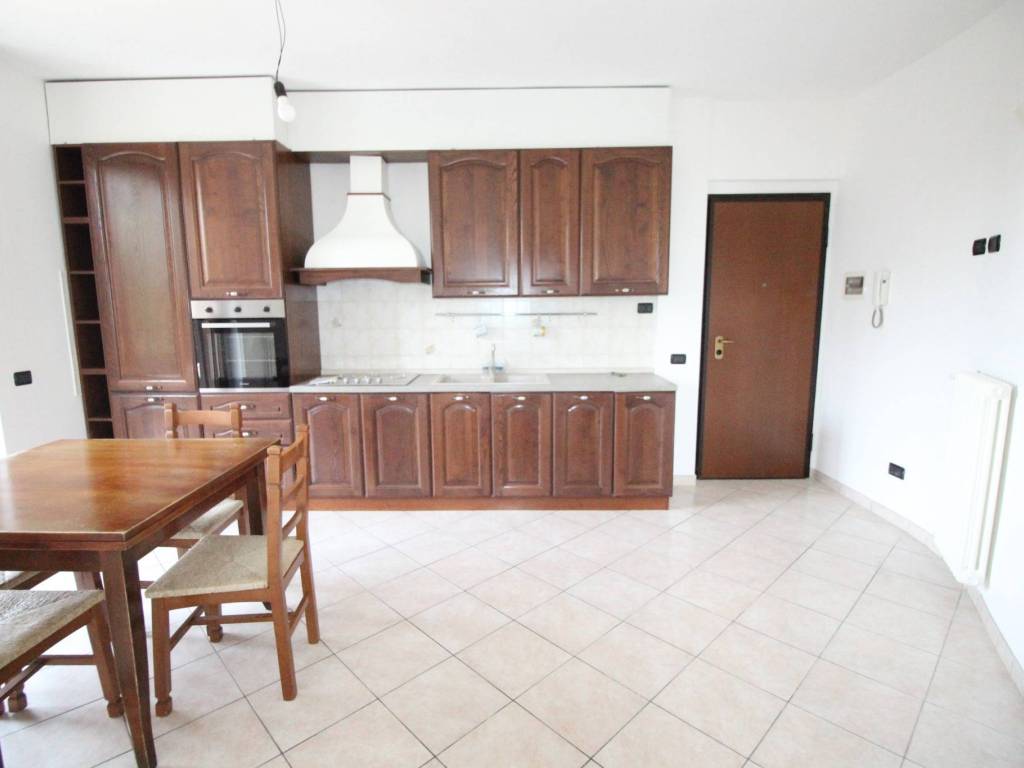 appartamento in affitto a Lipomo