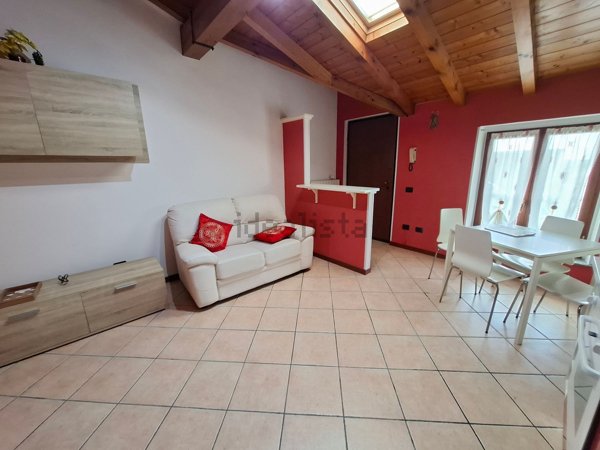 appartamento in affitto a Locate Varesino