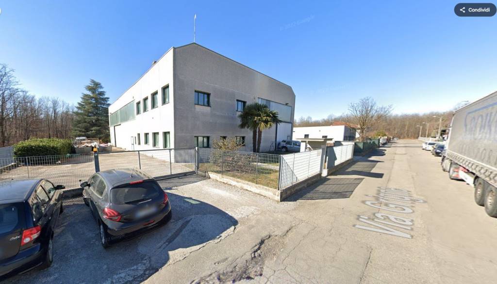 locale commerciale in affitto a Locate Varesino