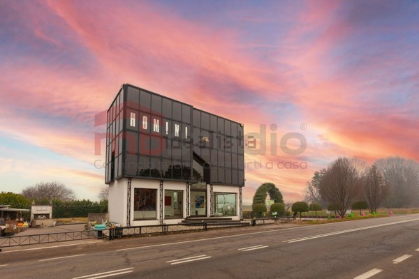 locale commerciale in affitto a Locate Varesino