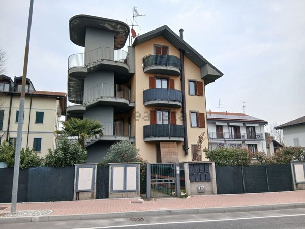 appartamento in affitto a Locate Varesino
