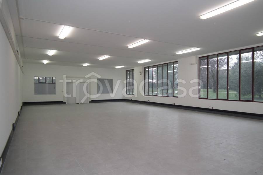 locale commerciale in affitto a Lomazzo