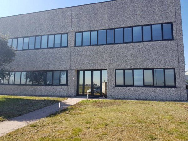 locale commerciale in affitto a Lomazzo