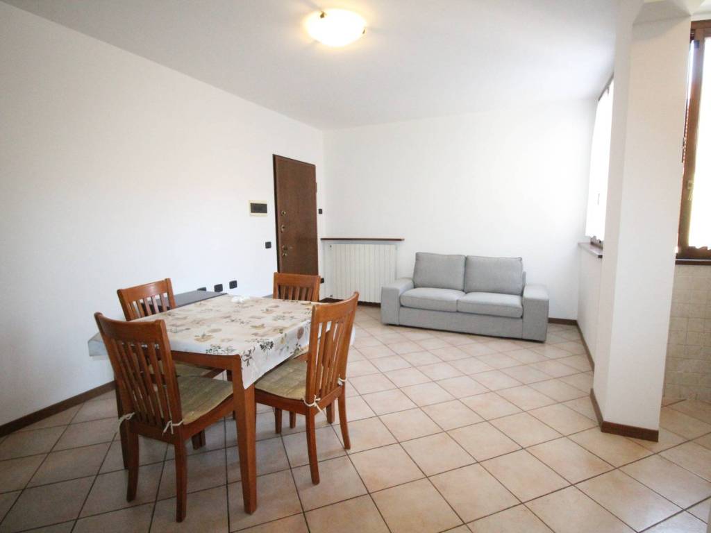 appartamento in affitto a Lomazzo