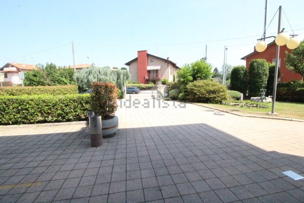 negozio in affitto a Lomazzo