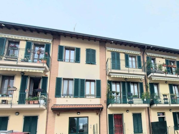 appartamento in affitto a Lomazzo in zona Manera