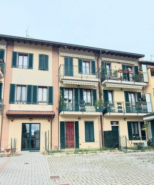 appartamento in affitto a Lomazzo in zona Manera