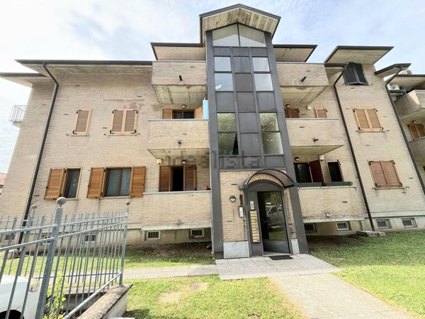 appartamento in affitto a Lomazzo in zona Manera