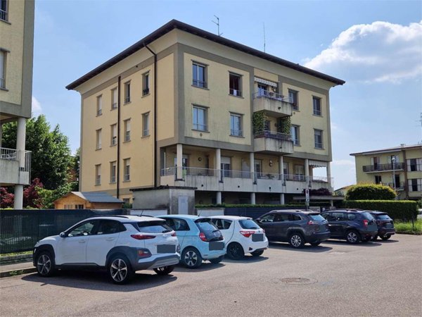 appartamento in affitto a Lomazzo