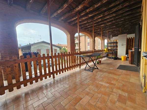 appartamento in affitto a Lomazzo in zona Manera