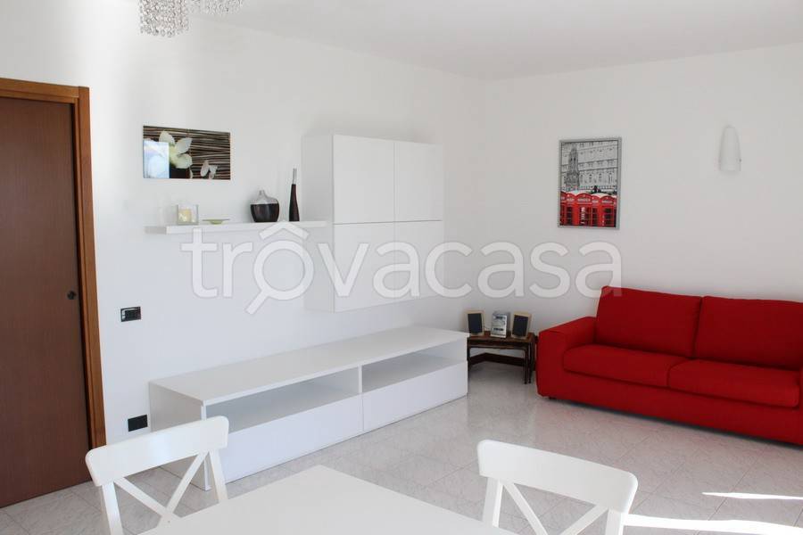 appartamento in affitto a Lomazzo