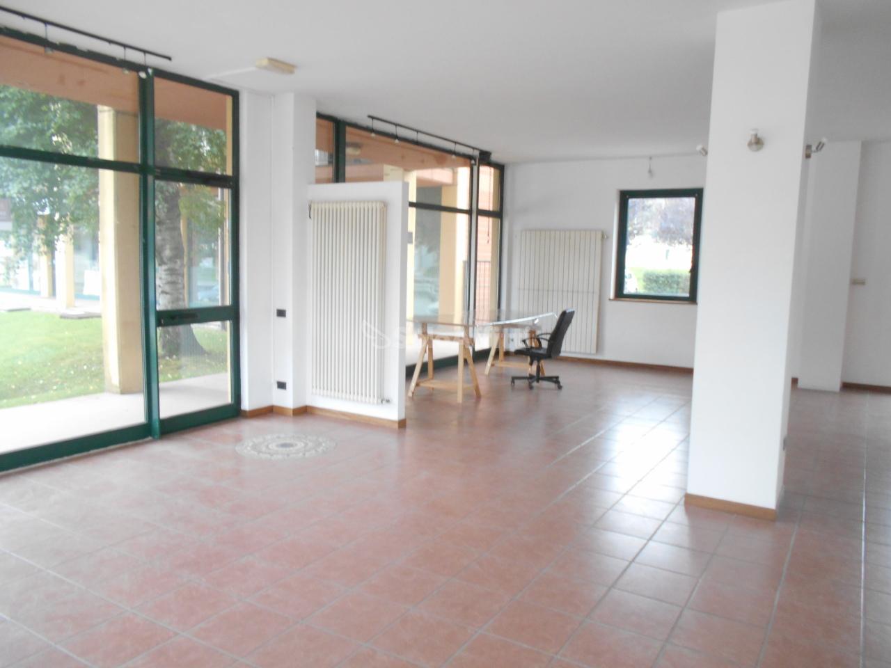 appartamento in affitto a Longone al Segrino